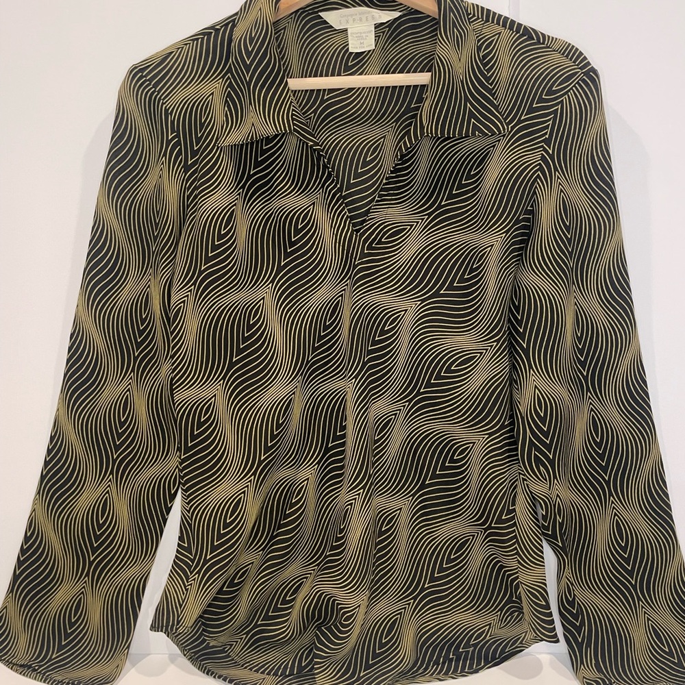 Elegant Black and Green Peacock Patterned Women's Top 90s